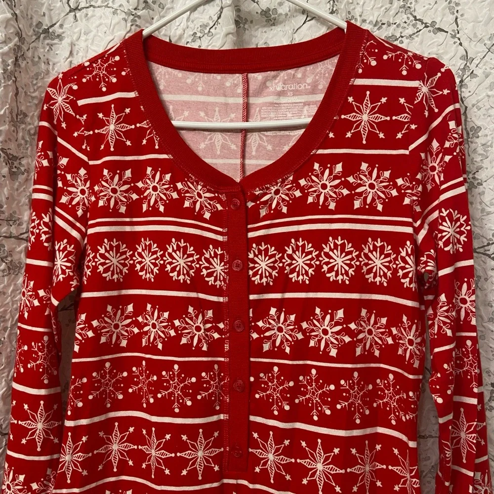 Xhilaration Red and White Snowflake Onsie/Sleepware Size XS